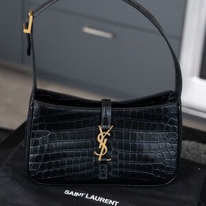 SAINT LAURENT LE 5 À 7 IN CROCODILE-EMBOSSED SHINY LEATHER